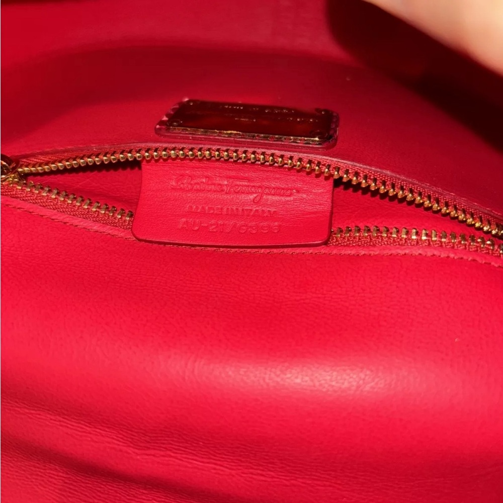 Ferragamo gorgeous skin bag in pristine condition - Picture 4 of 11